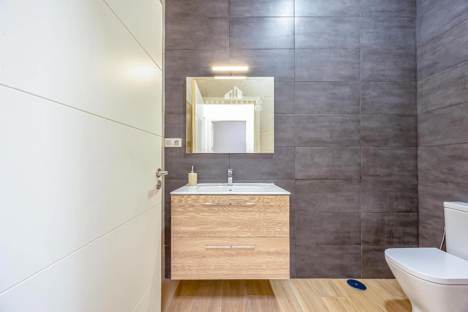 Comercial para arrendar em El Tablero - 1 605 € (Ref: 9953257)