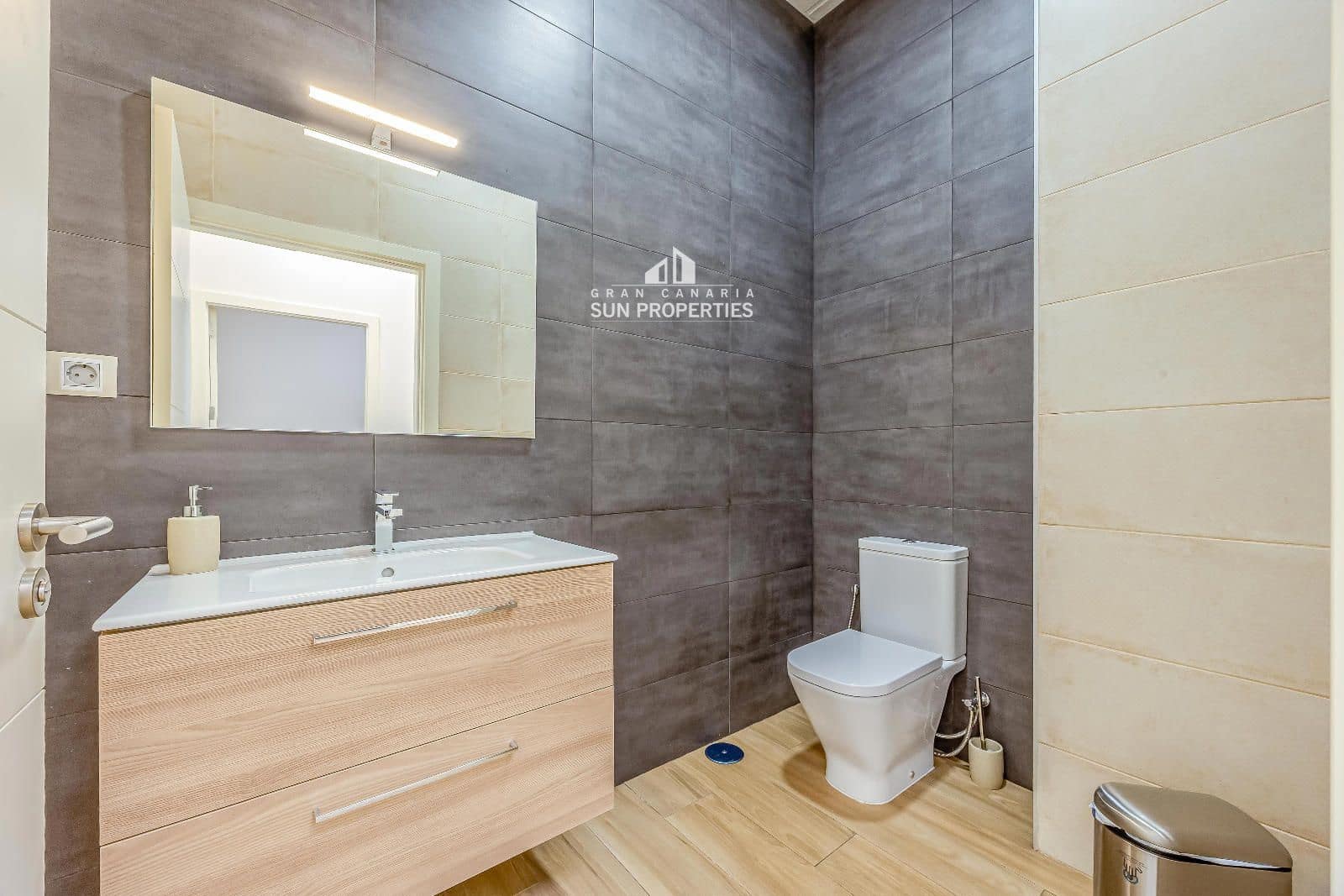 Comercial para arrendar em El Tablero - 1 605 € (Ref: 9953257)