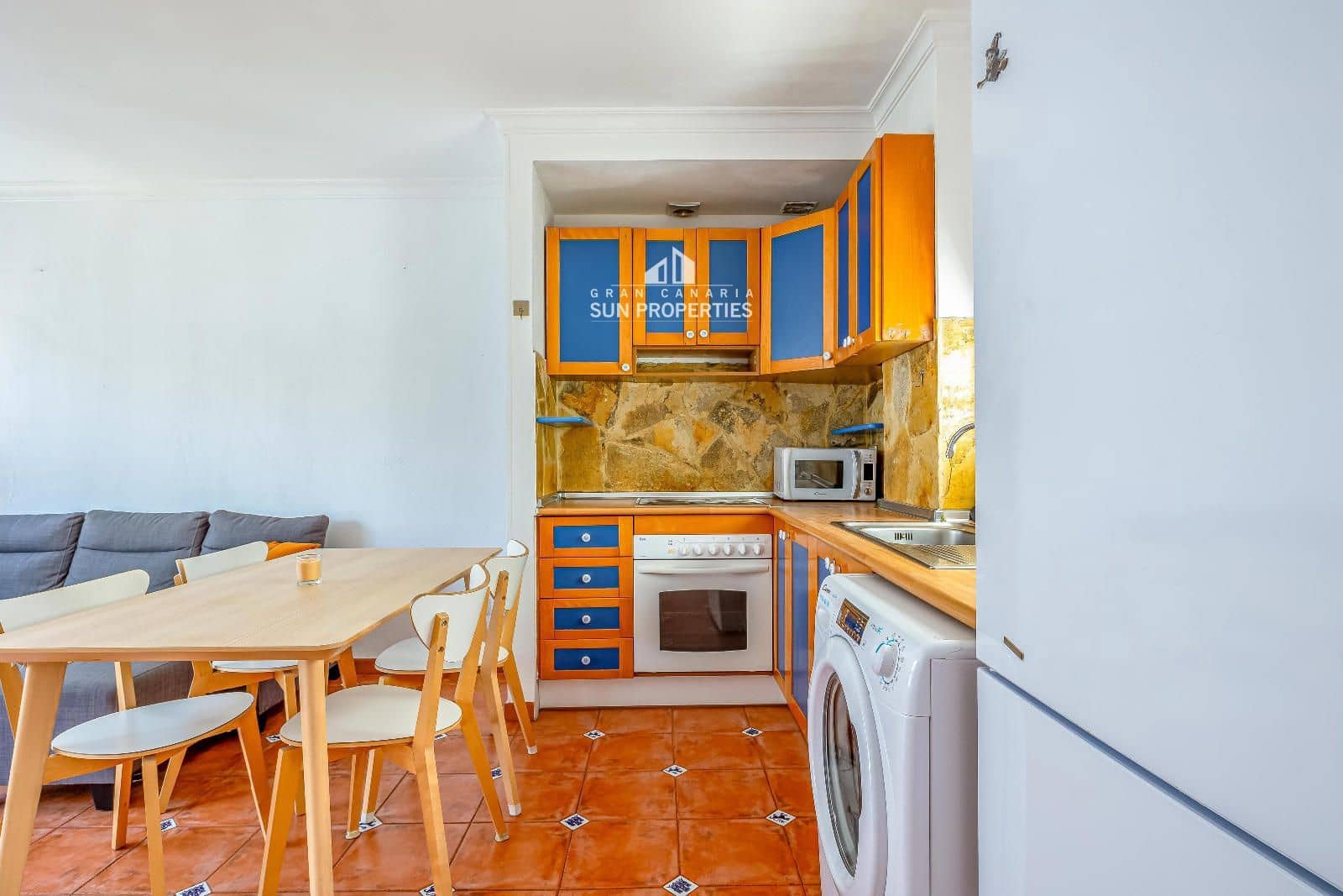 2 slaapkamer Flat te huur in Las Palmas de Gran Canaria - € 925 (Ref: 9964023)
