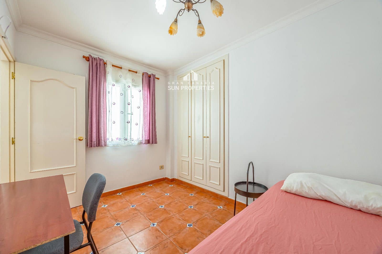 2 slaapkamer Flat te huur in Las Palmas de Gran Canaria - € 925 (Ref: 9964023)