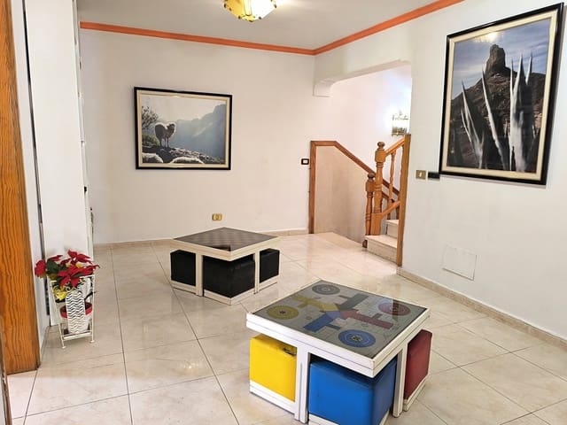 6 bedroom Townhouse for sale in San Fernando, Moya - € 457,000 (Ref: 10091533)