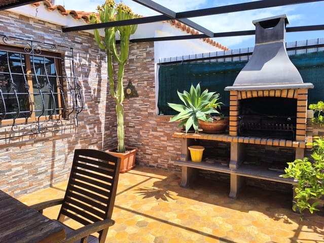 2 bedroom Bungalow for sale in Playa del Inglés, San Bartolomé de Tirajana with pool - € 550,000 (Ref: 8923032)