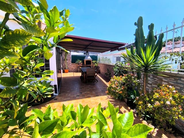 2 bedroom Bungalow for sale in Playa del Inglés, San Bartolomé de Tirajana with pool - € 550,000 (Ref: 8923032)