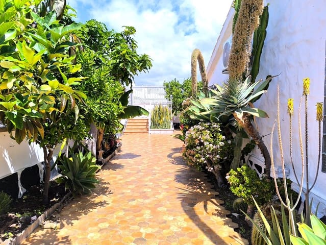 2 bedroom Bungalow for sale in Playa del Inglés, San Bartolomé de Tirajana with pool - € 550,000 (Ref: 8923032)