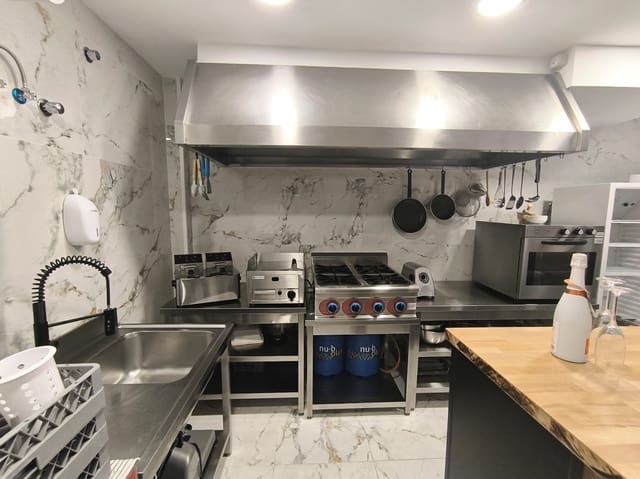 Gewerbe zu vermieten in San Agustín, San Bartolomé de Tirajana - 750 € (Ref: 9175874)