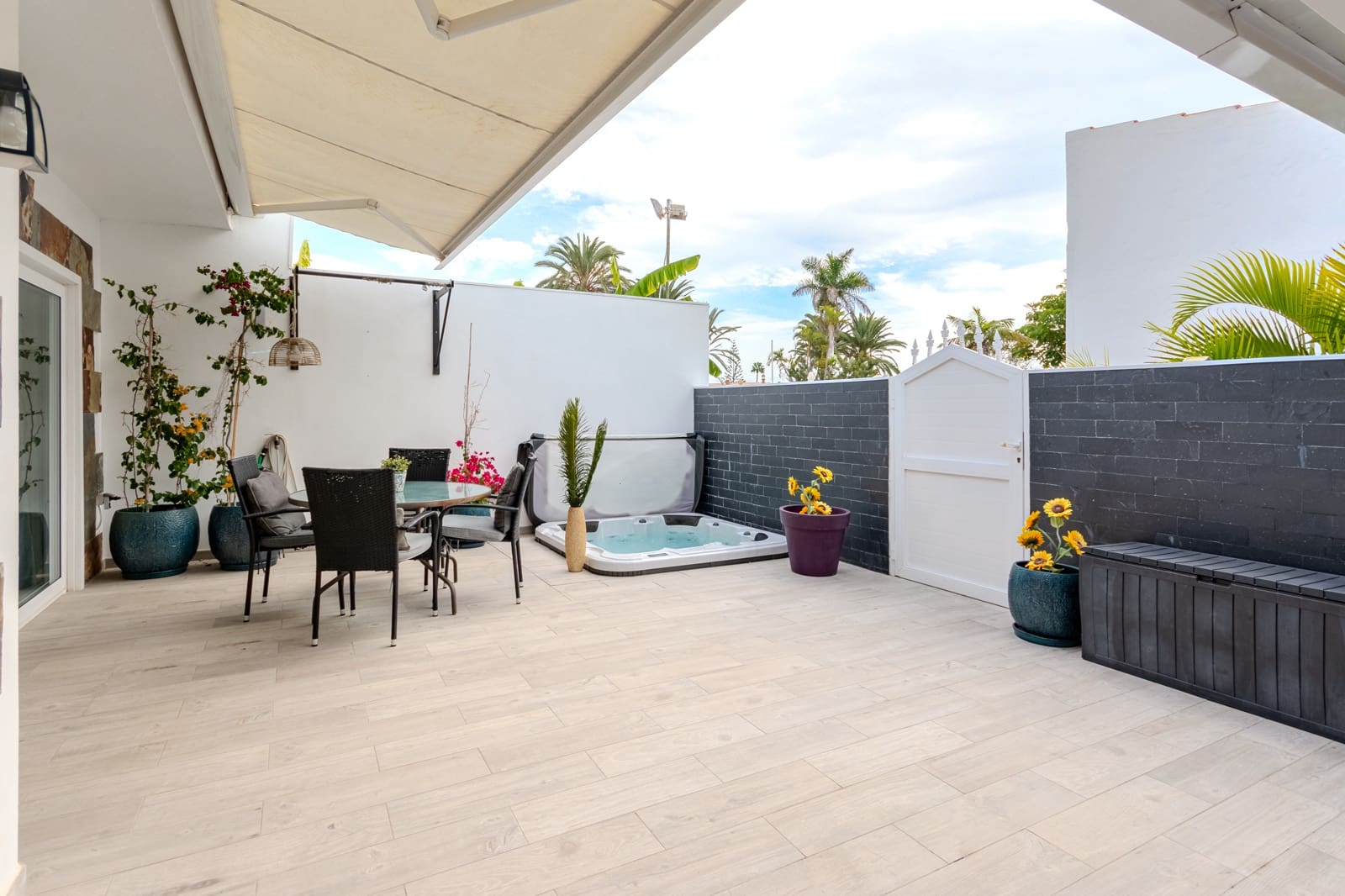 4 chambre Villa/Maison Mitoyenne à vendre à Maspalomas avec piscine - 695 000 € (Ref: 9352163)