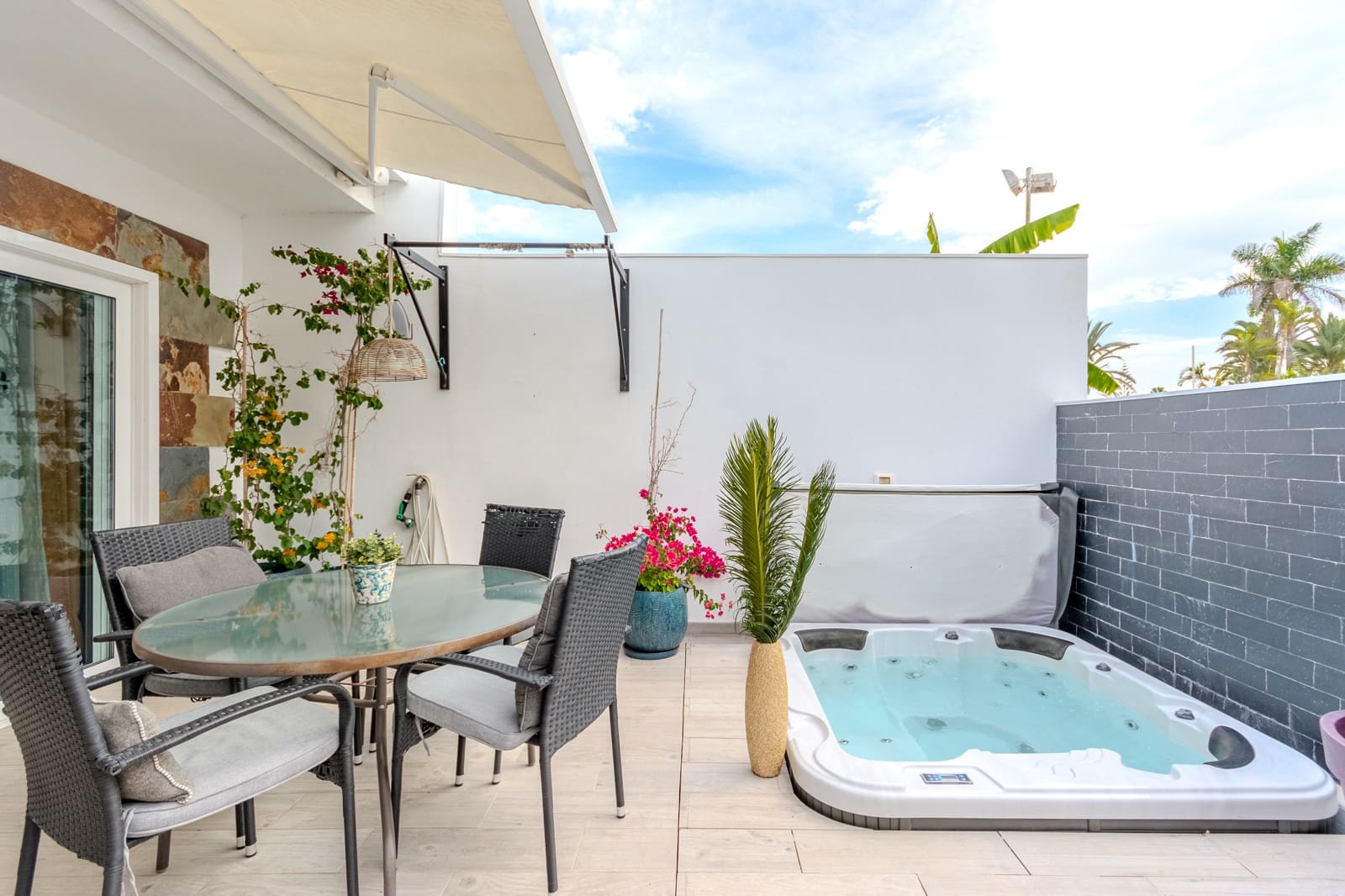 4 chambre Villa/Maison Mitoyenne à vendre à Maspalomas avec piscine - 695 000 € (Ref: 9352163)