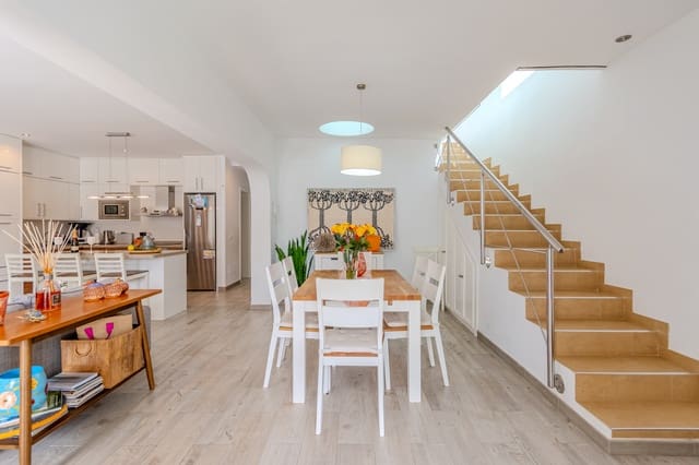 4 quarto Moradia em Banda para venda em Maspalomas, San Bartolomé de Tirajana com piscina - 695 000 € (Ref: 9352163)