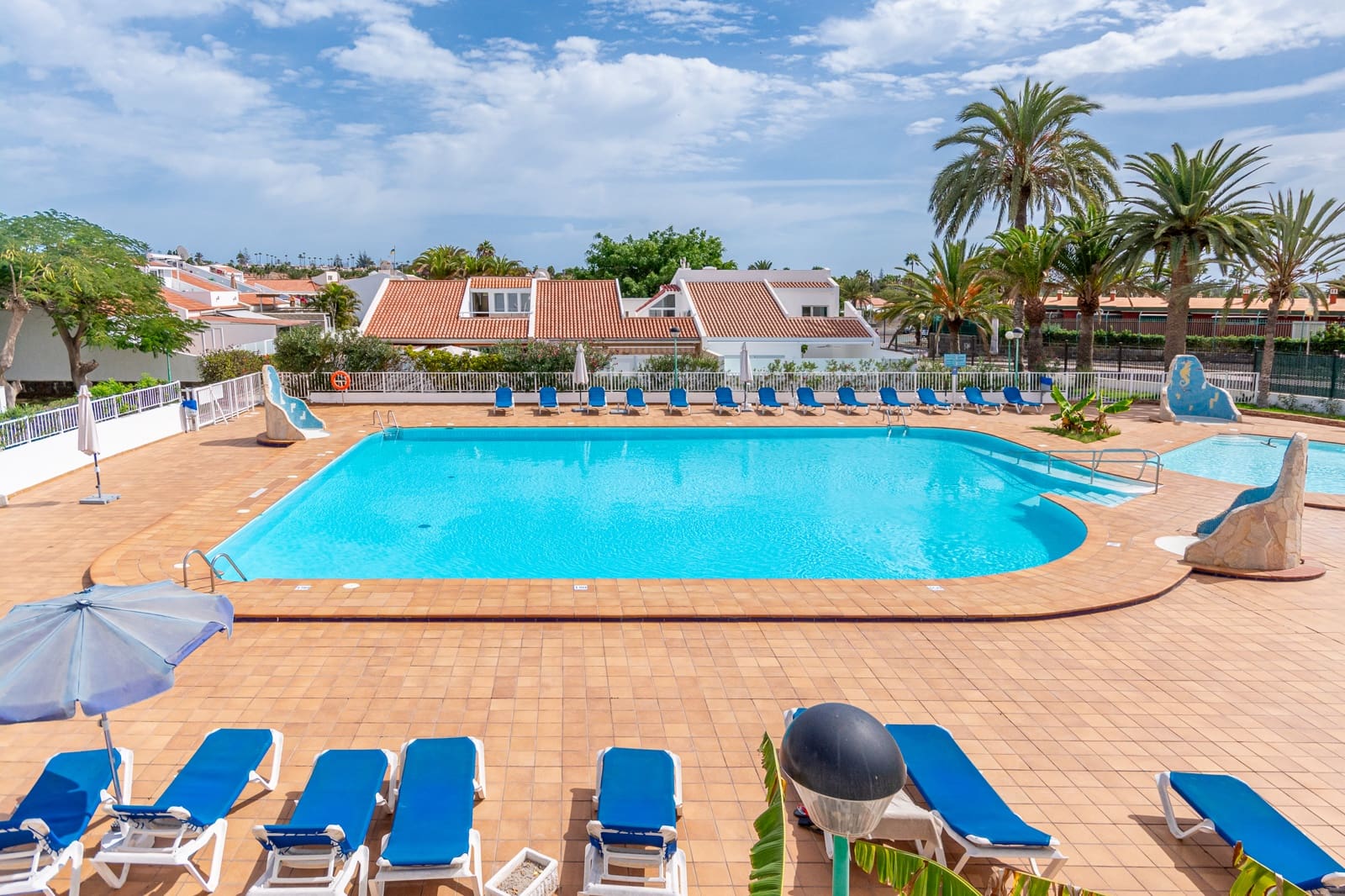 4 chambre Villa/Maison Mitoyenne à vendre à Maspalomas avec piscine - 695 000 € (Ref: 9352163)