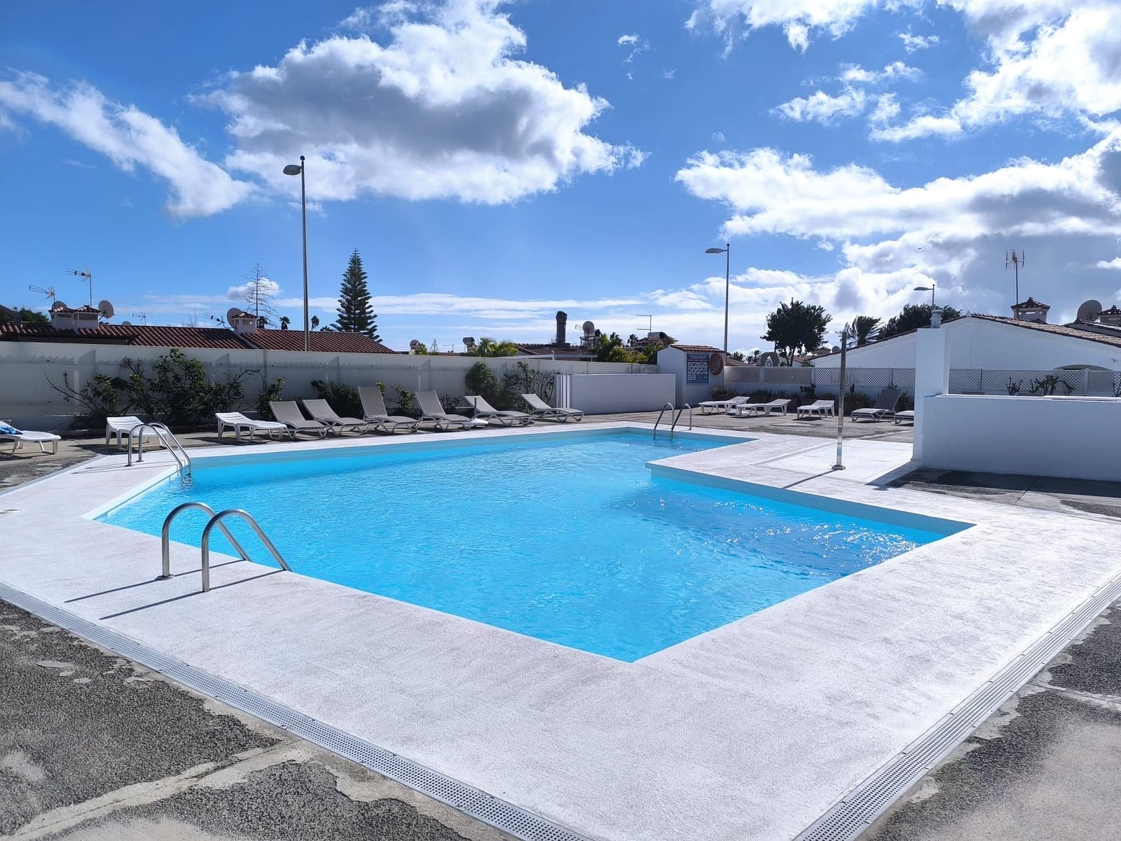 2 chambre Bungalow à vendre à Playa del Ingles avec piscine - 409 000 € (Ref: 9436326)