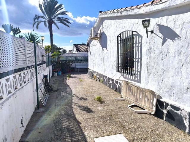 2 bedroom Bungalow for sale in Playa del Inglés, San Bartolomé de Tirajana with pool - € 409,000 (Ref: 9436326)