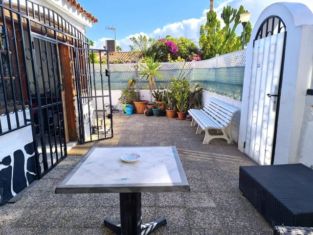 2 bedroom Bungalow for sale in Playa del Inglés, San Bartolomé de Tirajana with pool - € 409,000 (Ref: 9436326)