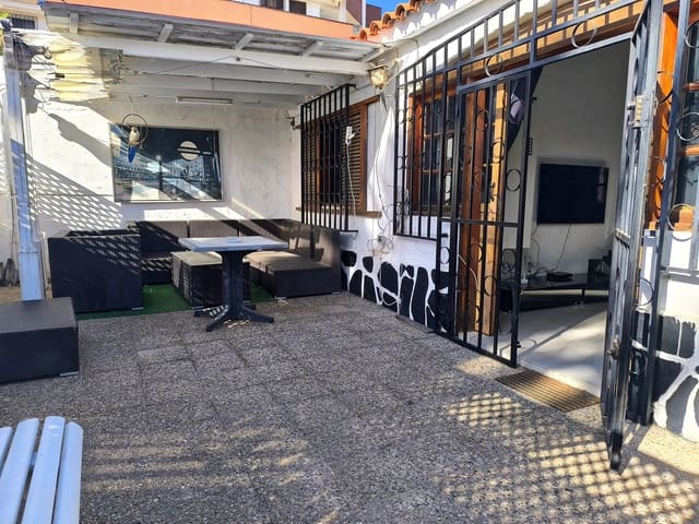 2 bedroom Bungalow for sale in Playa del Inglés, San Bartolomé de Tirajana with pool - € 409,000 (Ref: 9436326)