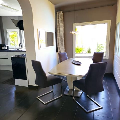 4 makuuhuone Omakotitalo myytävänä paikassa Maspalomas, San Bartolomé de Tirajana mukana uima-altaan - 1 450 000 € (Ref: 9503475)