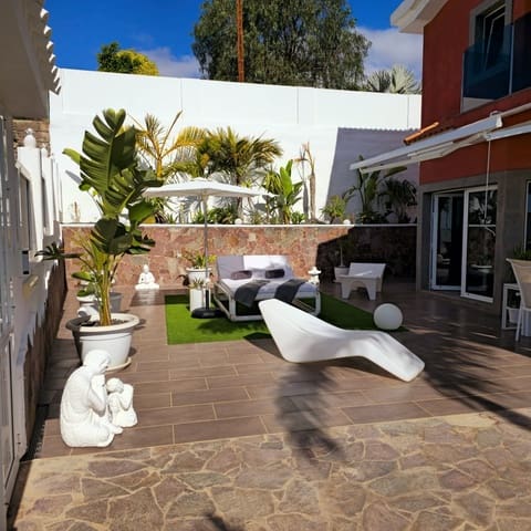 4 makuuhuone Omakotitalo myytävänä paikassa Maspalomas, San Bartolomé de Tirajana mukana uima-altaan - 1 450 000 € (Ref: 9503475)
