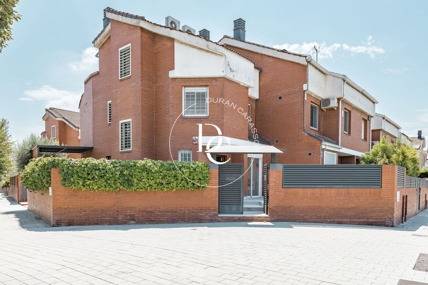 Chalet de 5 habitaciones en Sant Joan Despí en venta - 1.060.000 € (Ref: 10011569)