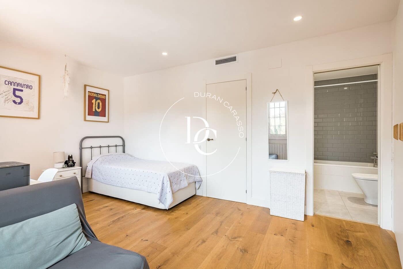Chalet de 5 habitaciones en Sant Joan Despí en venta - 1.060.000 € (Ref: 10011569)