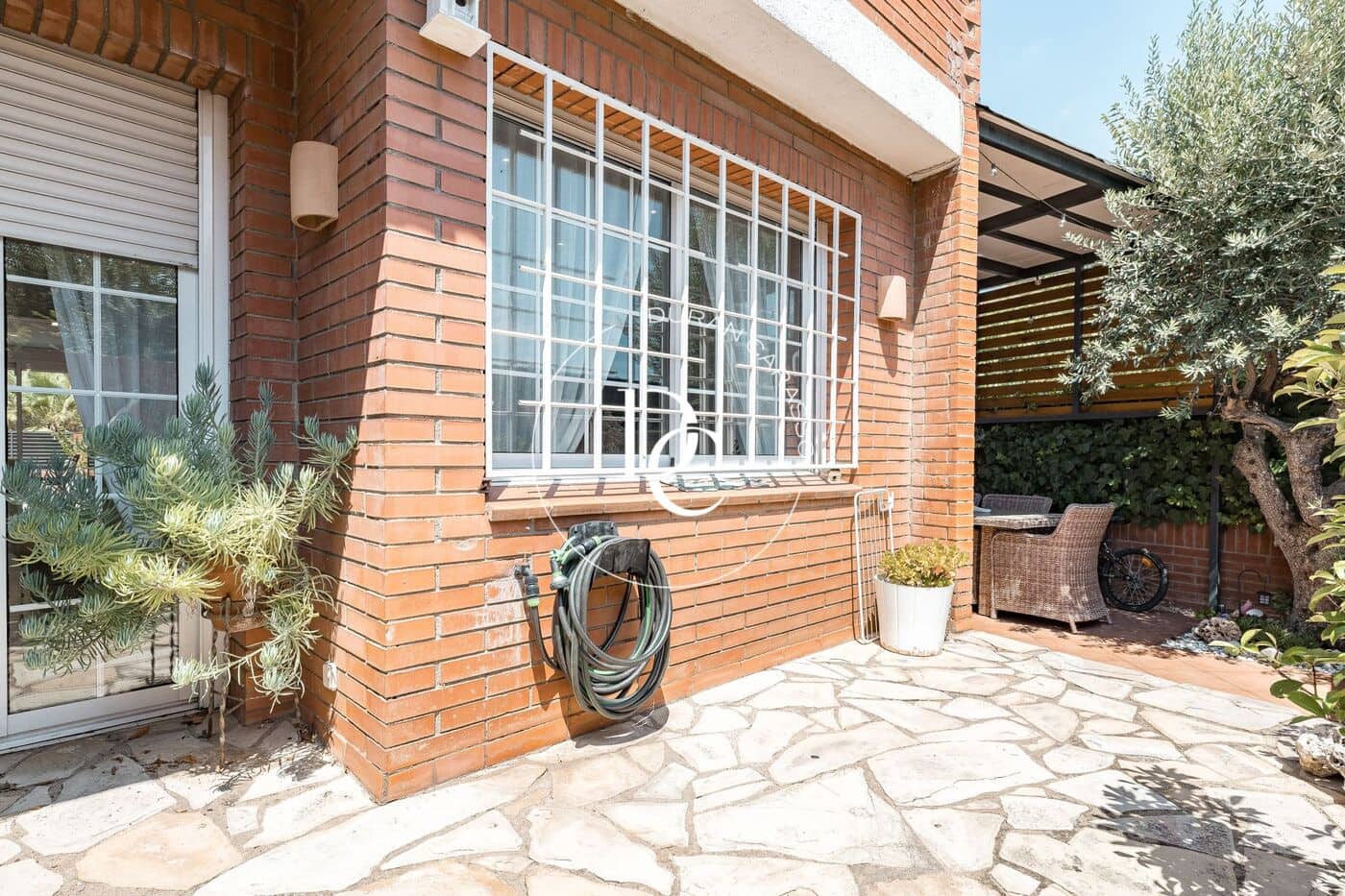 Chalet de 5 habitaciones en Sant Joan Despí en venta - 1.060.000 € (Ref: 10011569)