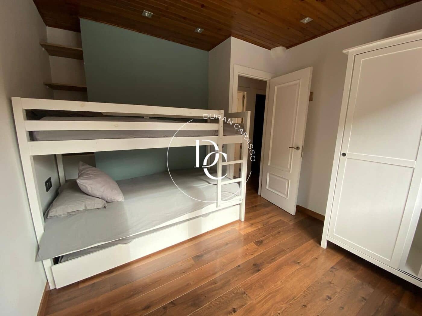 2 bedroom Apartment for sale in Puigcerda with garage - € 294,000 (Ref: 10129354)