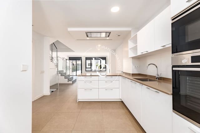 5 sypialnia Dom na sprzedaż w Sitges z basenem garażem - 1 040 000 € (Ref: 10139688)