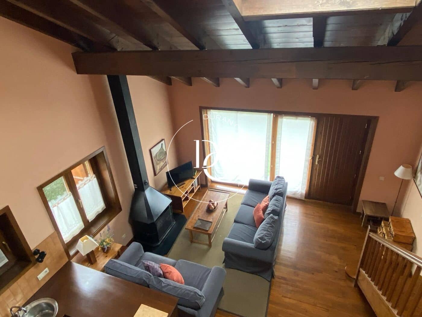 3 bedroom Terraced Villa for rent in Alp with garage - € 1,200 (Ref: 10147074)