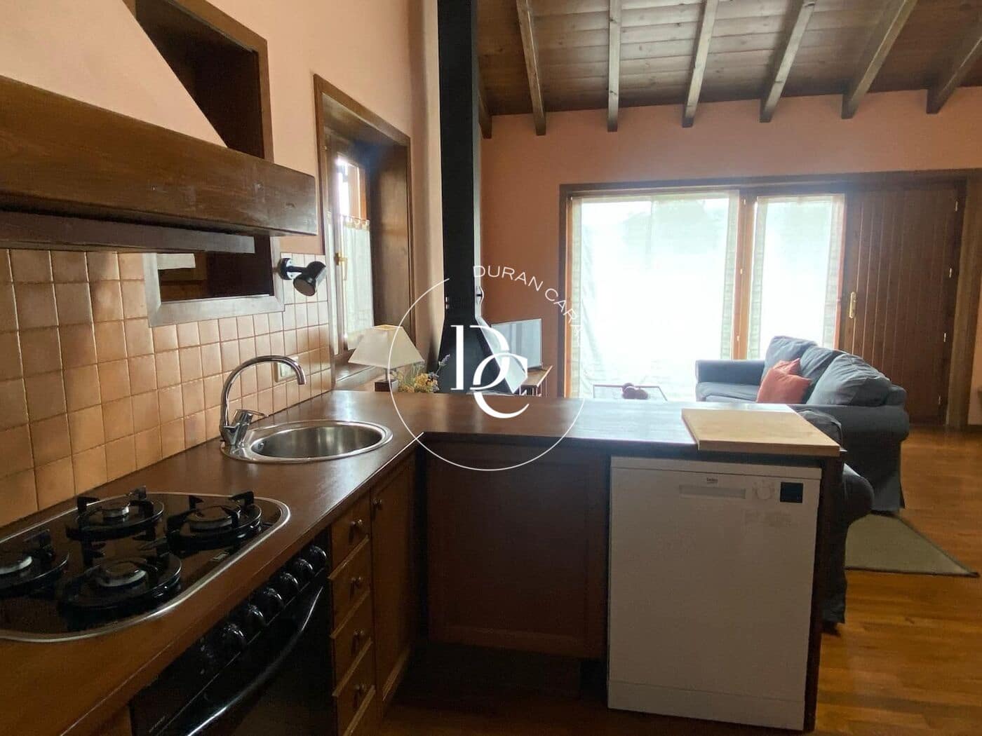 3 bedroom Terraced Villa for rent in Alp with garage - € 1,200 (Ref: 10147074)