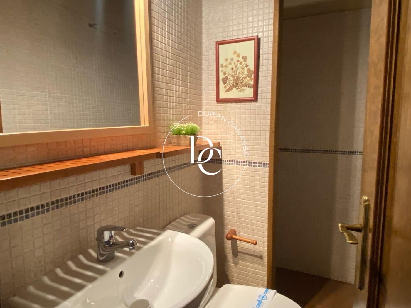 3 bedroom Terraced Villa for rent in Alp with garage - € 1,200 (Ref: 10147074)