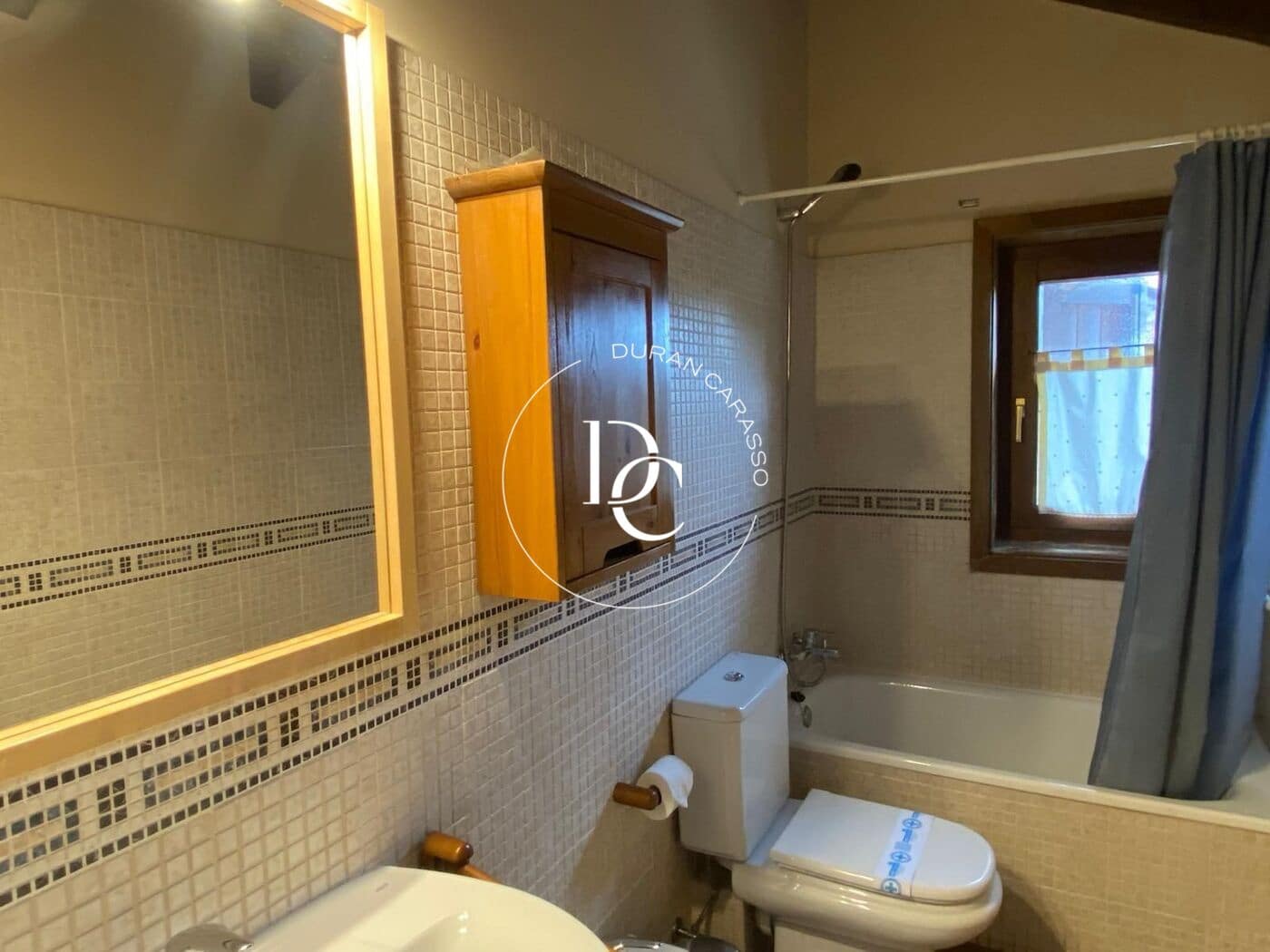 3 bedroom Terraced Villa for rent in Alp with garage - € 1,200 (Ref: 10147074)