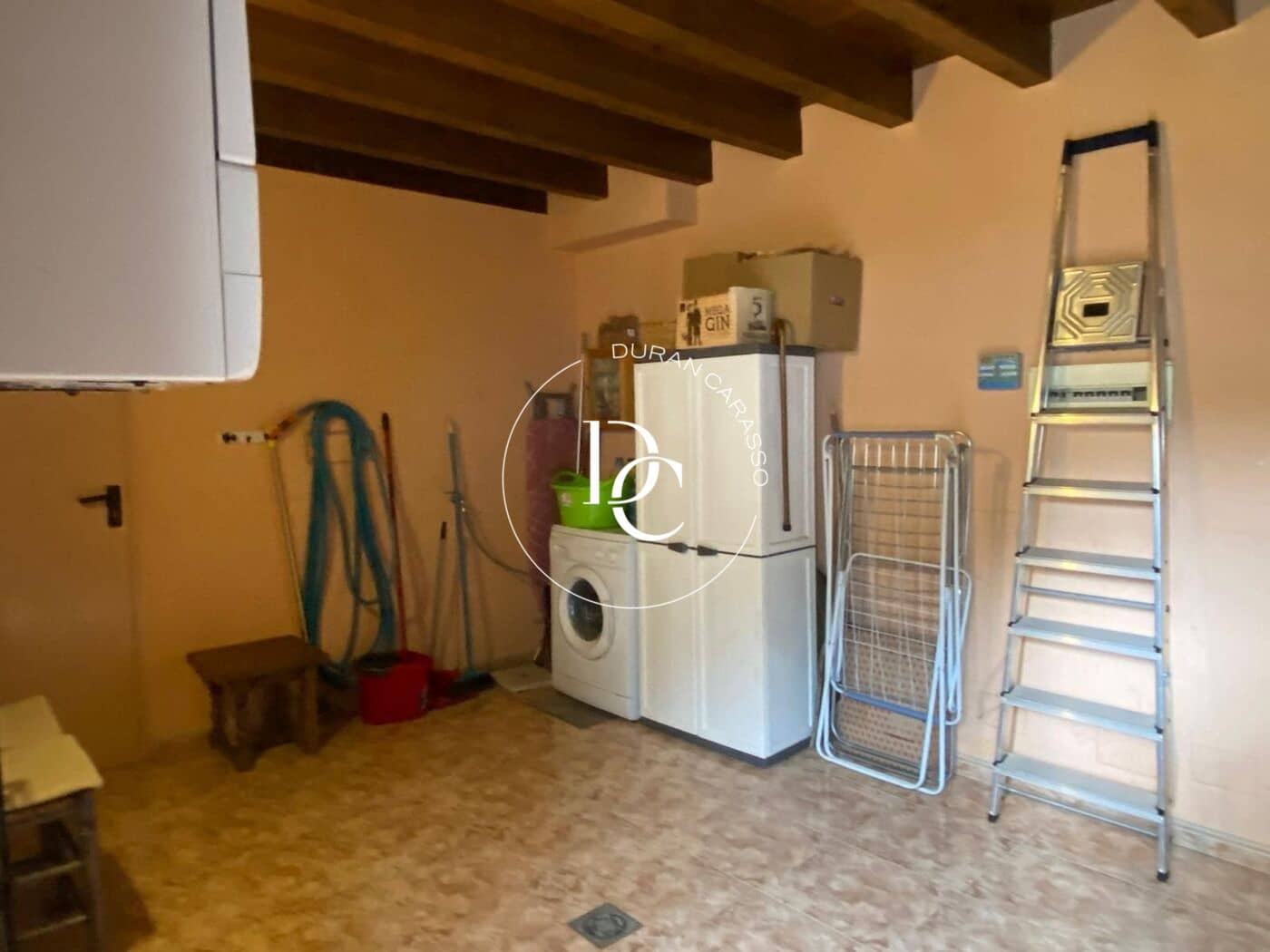 3 bedroom Terraced Villa for rent in Alp with garage - € 1,200 (Ref: 10147074)