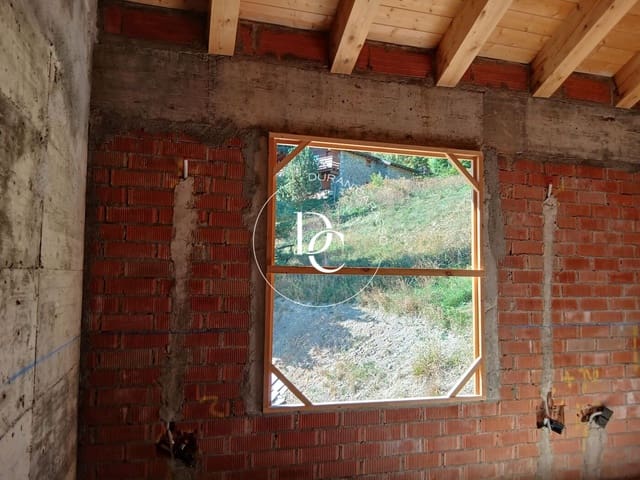 4 sypialnia Willa na sprzedaż w Alp z garażem - 660 000 € (Ref: 10147075)