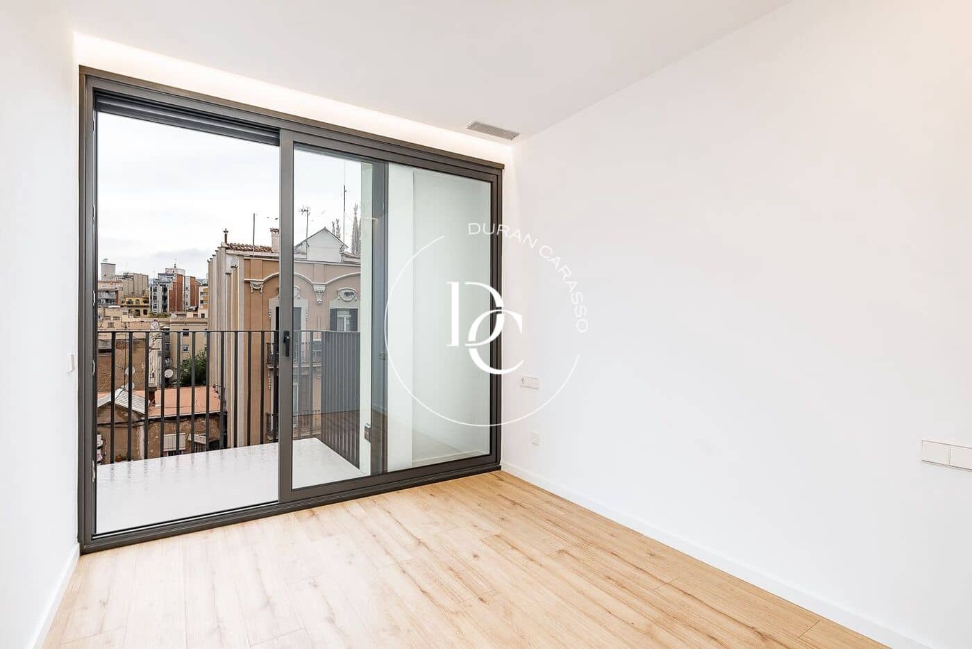 2 makuuhuone Huoneisto myytävänä paikassa Barcelona kaupunki mukana uima-altaan 
autotalli - 595 000 € (Ref: 10148827)