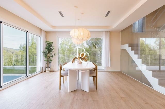 5 chambre Villa/Maison à vendre à Olivella avec piscine garage - 849 000 € (Ref: 10161505)