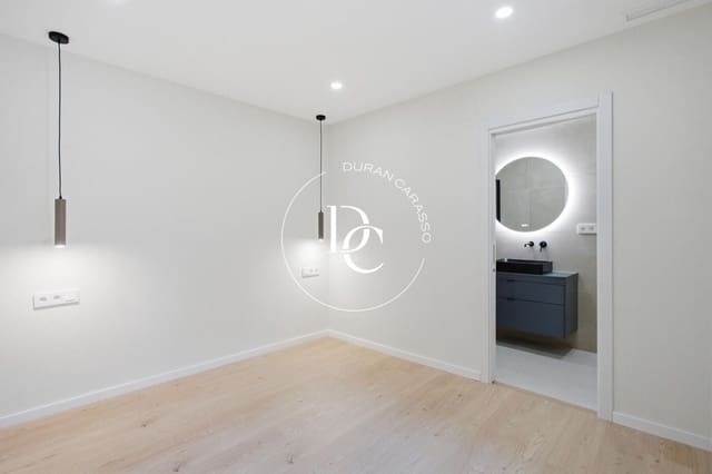 3 chambre Appartement à vendre à El Barri Gòtic, Barcelone ville - 825 000 € (Ref: 10164974)