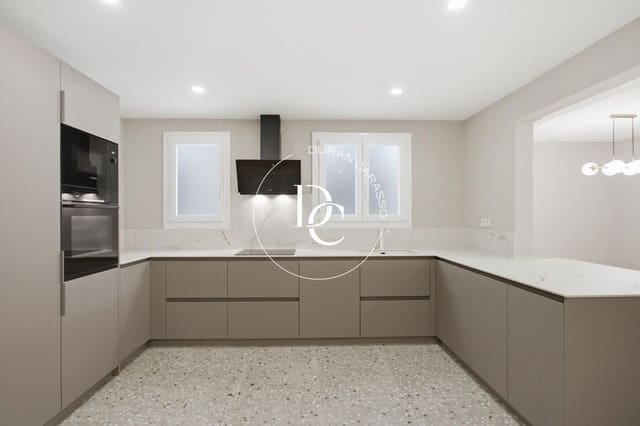 3 chambre Appartement à vendre à El Barri Gòtic, Barcelone ville - 825 000 € (Ref: 10164974)