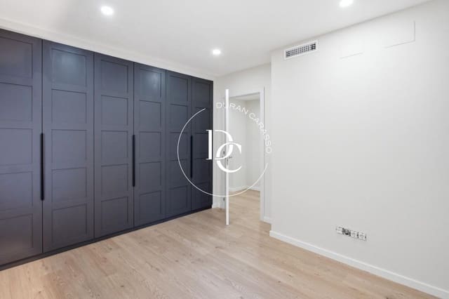 3 chambre Appartement à vendre à El Barri Gòtic, Barcelone ville - 825 000 € (Ref: 10164974)