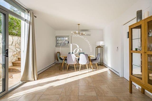 Chalet de 4 habitaciones en Olivella en venta con garaje - 425.000 € (Ref: 10164975)