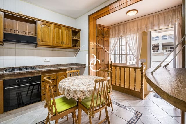 4 soverom Villa til salgs i Sant Pere de Ribes med svømmebasseng garasje - € 630 000 (Ref: 10173835)