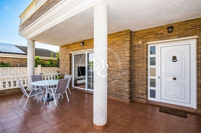 4 soveværelse Villa til leje i Cubelles - € 2.900 (Ref: 10173836)