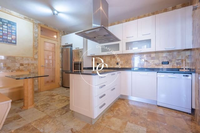 3 bedroom Apartment for rent in Sitges with garage - € 4,000 (Ref: 8296091)