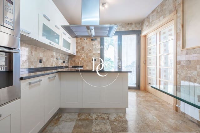 3 bedroom Apartment for rent in Sitges with garage - € 4,000 (Ref: 8296091)