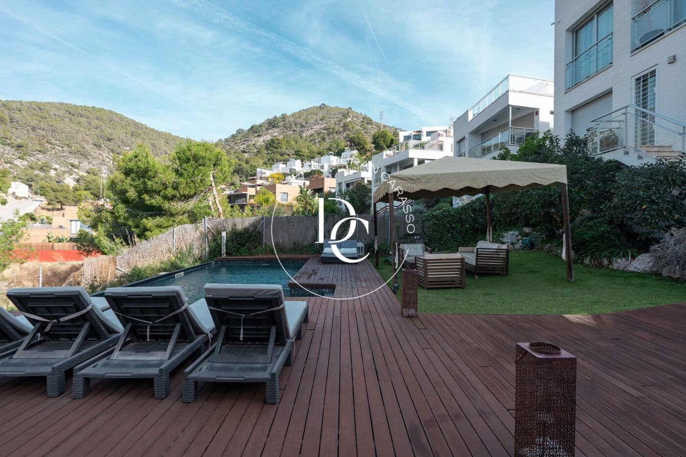 6 soveværelse Villa til salg i Sitges med swimmingpool - € 1.050.000 (Ref: 8296224)