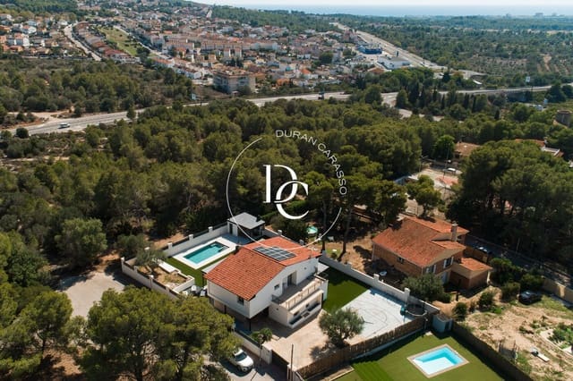 5 bedroom Villa for sale in El Vendrell - € 745,000 (Ref: 8296237)