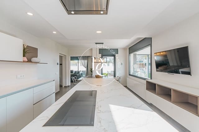 5 bedroom Villa for sale in El Vendrell - € 745,000 (Ref: 8296237)