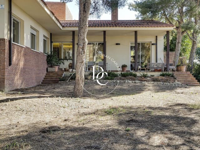 5 bedroom Villa for sale in Tarragona city - € 950,000 (Ref: 8296240)
