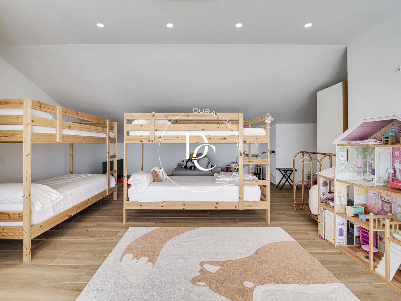 4 bedroom Apartment for rent in Sitges with pool - € 4,950 (Ref: 8532155)