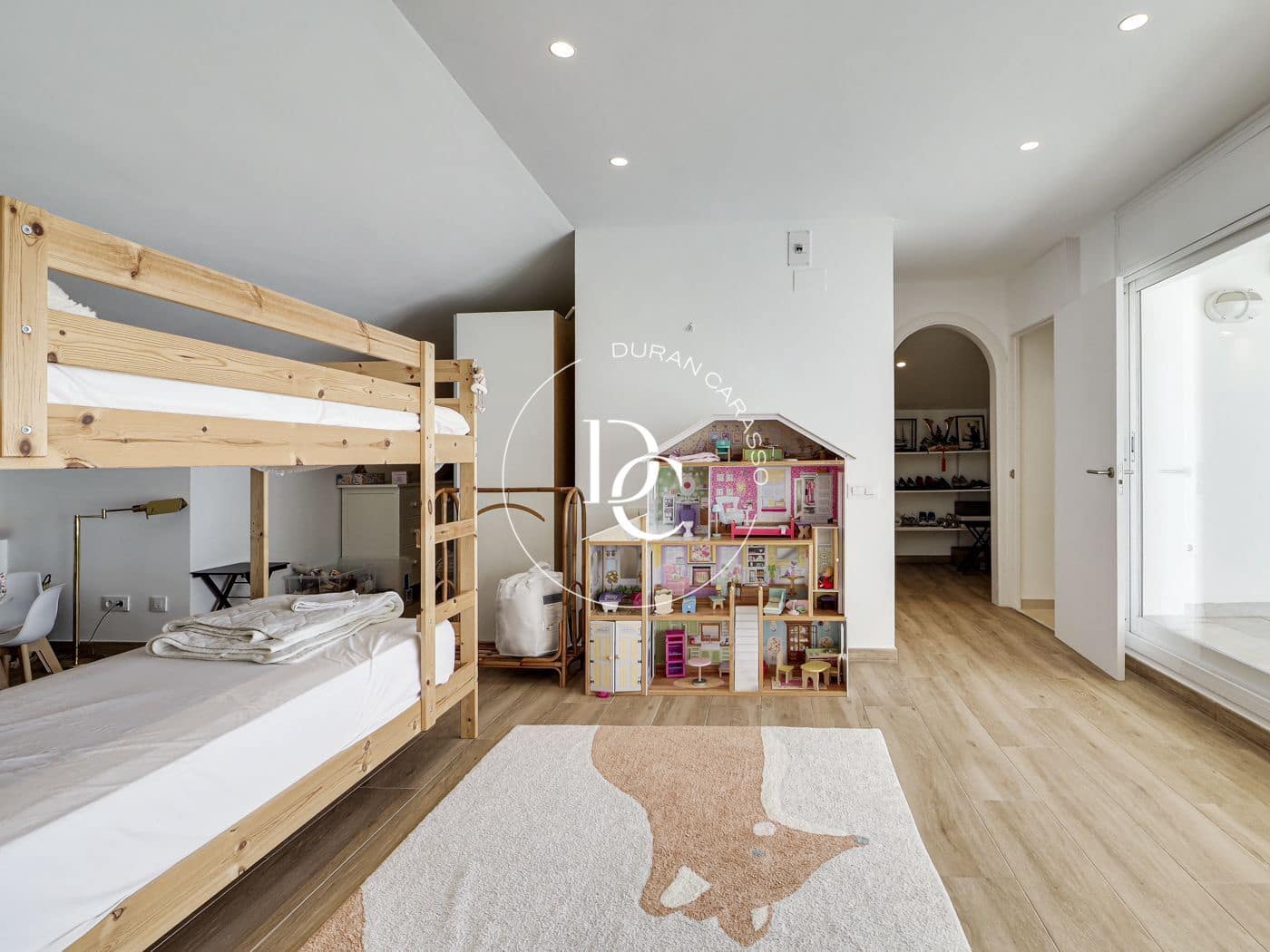 4 bedroom Apartment for rent in Sitges with pool - € 4,950 (Ref: 8532155)