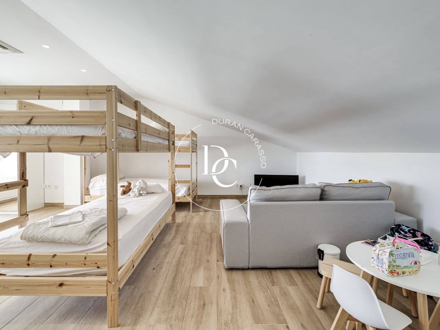 4 bedroom Apartment for rent in Sitges with pool - € 4,950 (Ref: 8532155)