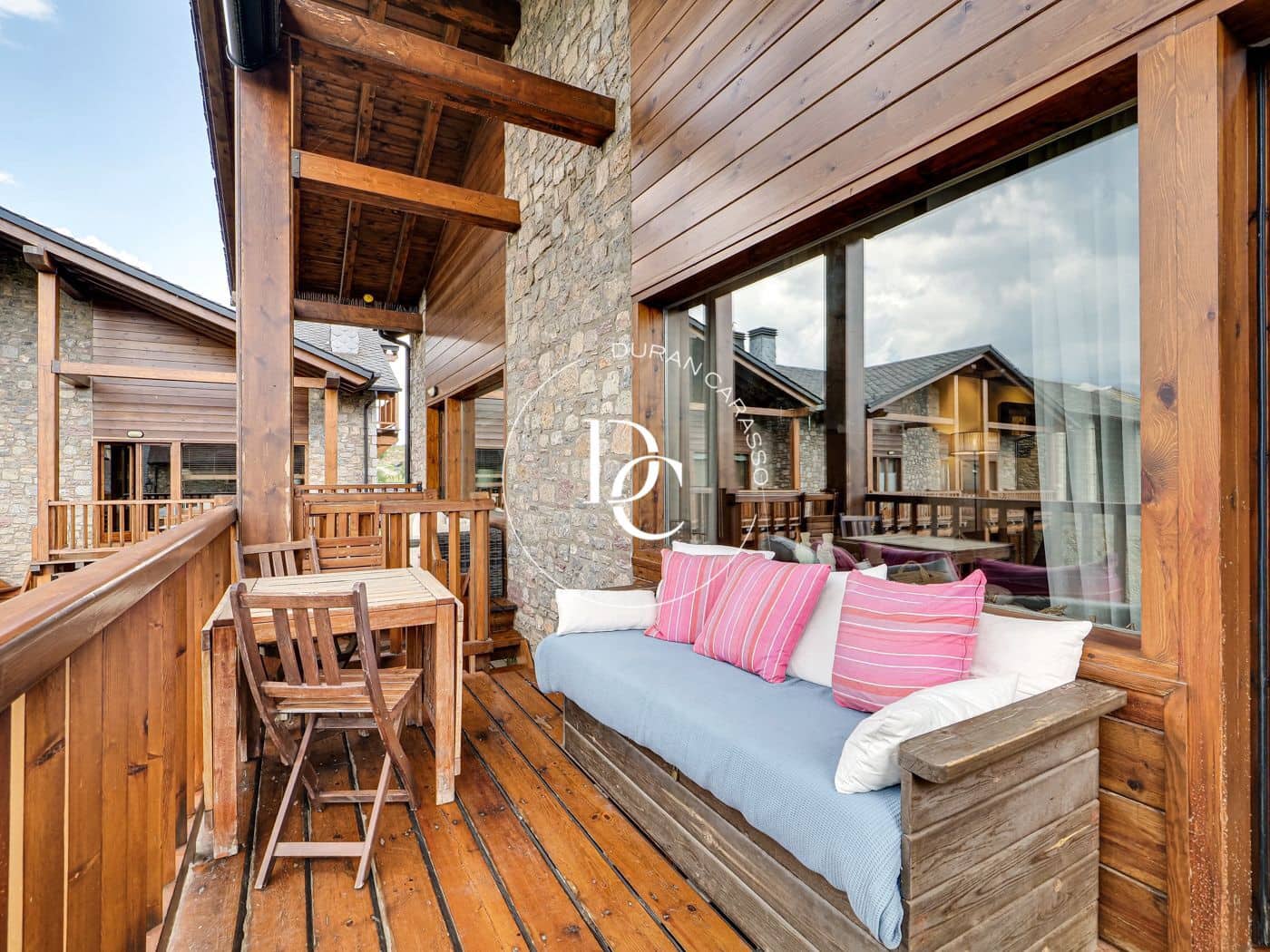 4 camera da letto Villetta Bifamiliare da affittare in Das con piscina garage - 1.600 € (Rif: 8536826)