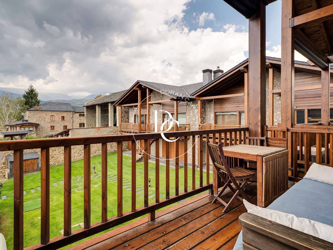 4 camera da letto Villetta Bifamiliare da affittare in Das con piscina garage - 1.600 € (Rif: 8536826)