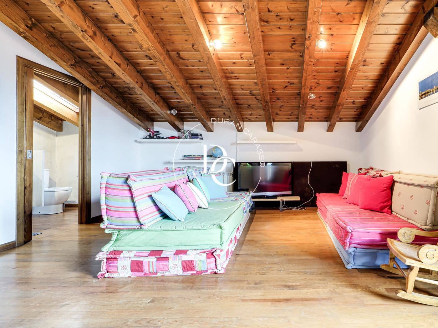 4 camera da letto Villetta Bifamiliare da affittare in Das con piscina garage - 1.600 € (Rif: 8536826)